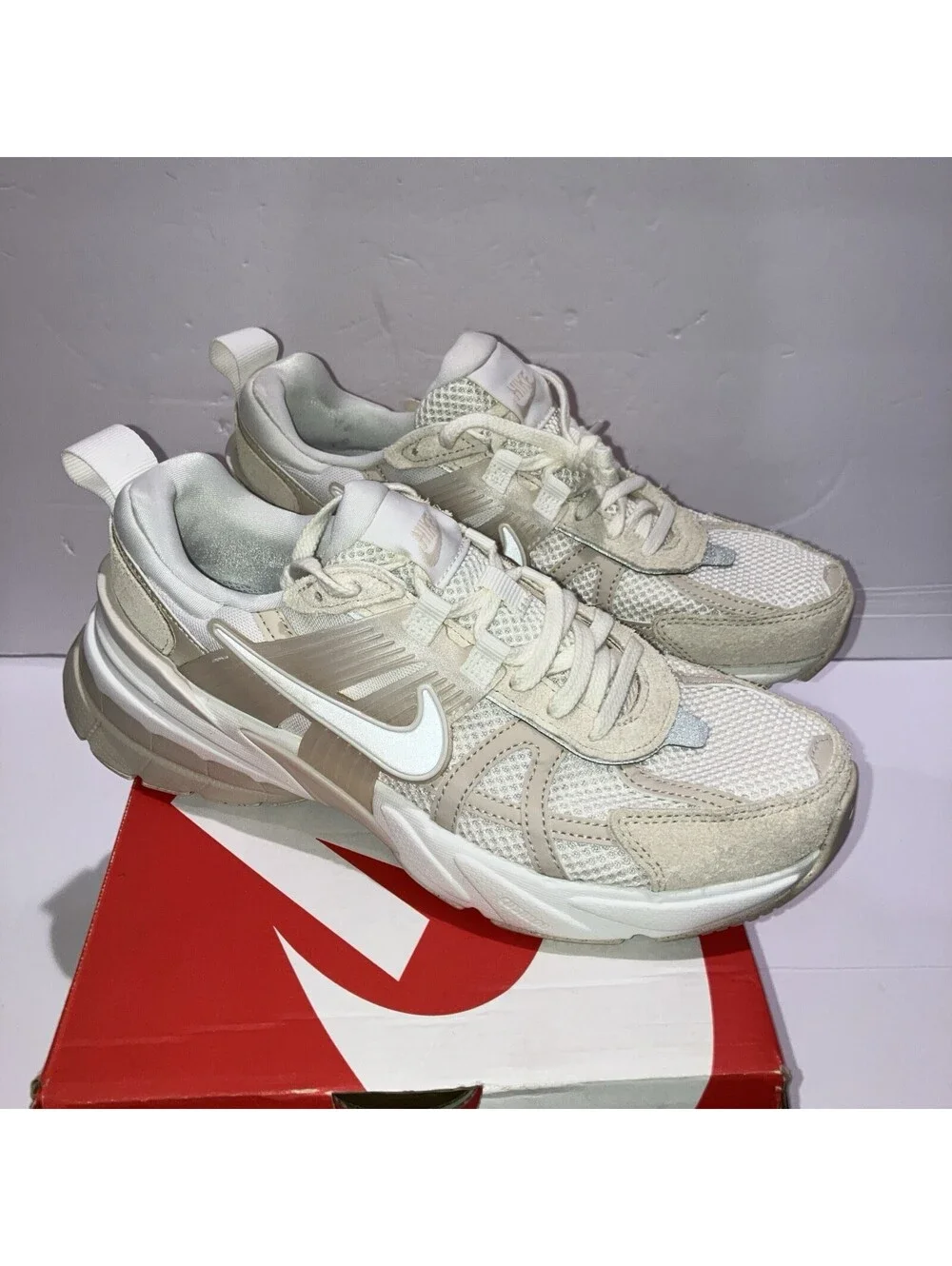 Nike V2K Run Sail Sanddrift Phantom Women's Size 8 Mesh Lace-Up HV3917-133 NEW